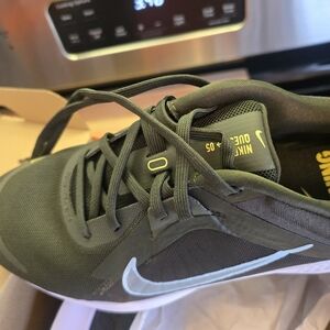 Nike Quest 5 Shoes - Khaki and Blue Size 9 For Men And 10.5 For Women